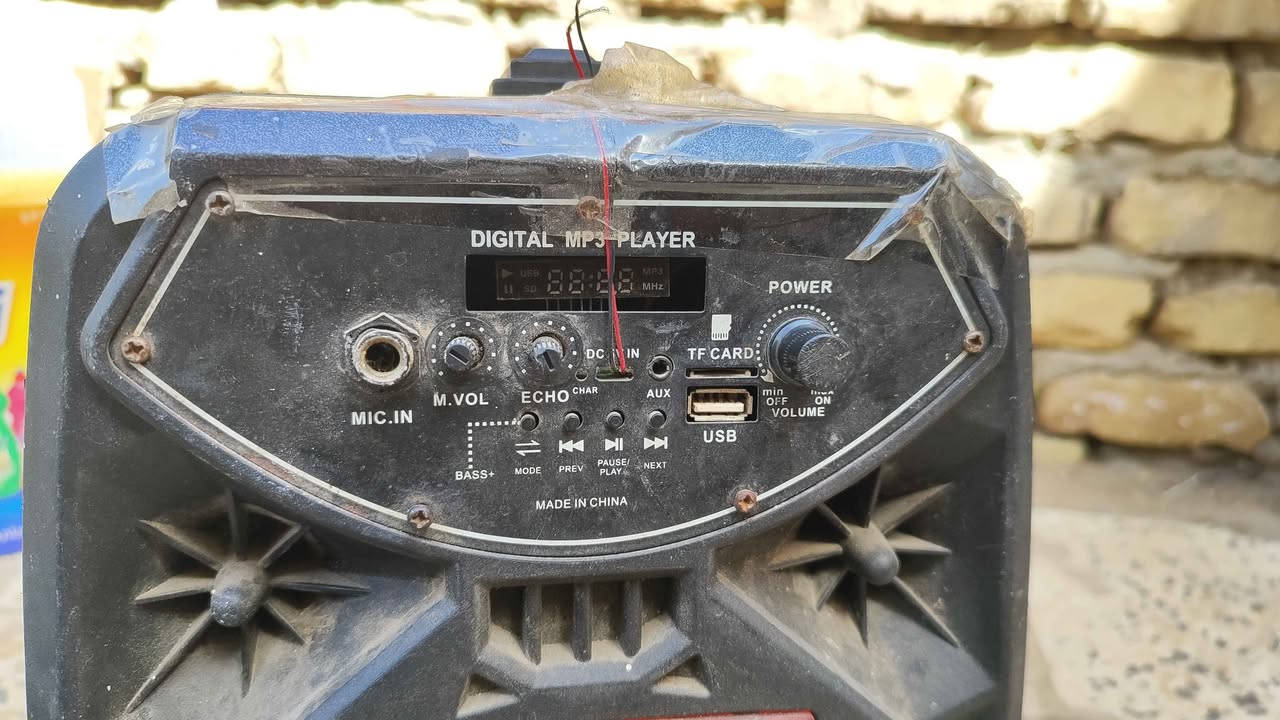 سماعه بهذا الشكل أبيعها فحم عاطل للي اتفيده يأخذها ب8الاف مع التوصيل بغداد, العراق


**إذا كنت صاحب هذا الإعلان وتريد حذفه لأي سبب، رجاءا أرسل رسالة إلى الدعم الفني**