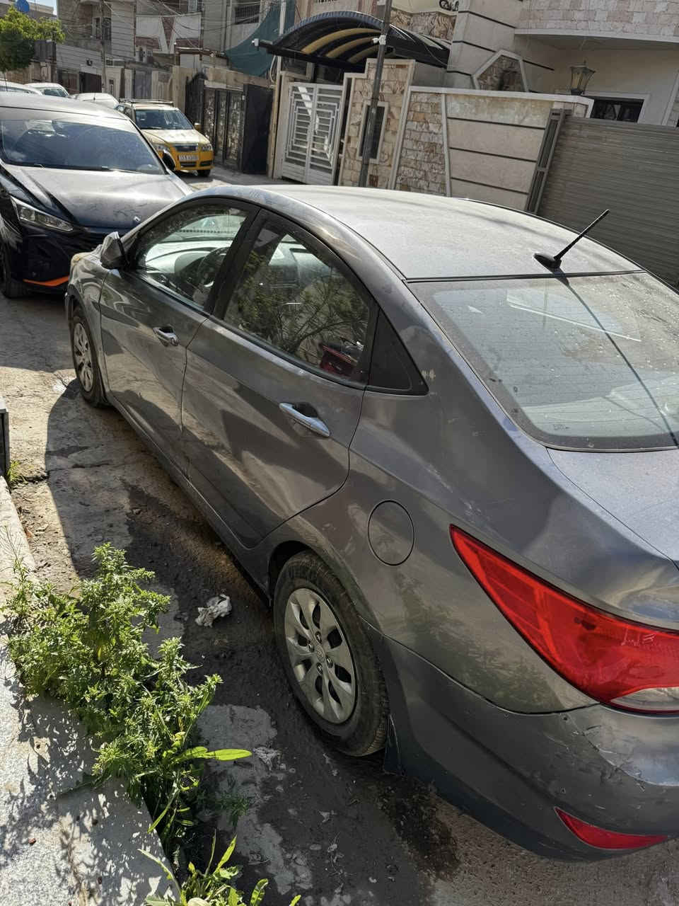 السلام عليكم اكسنت امريكي2016 حادثهه باب السايق وخلف باب السايق ماشيه 146الف ميل منظومه تبريد جديده منظومه زنون محرك 1600GDI. 
(السياره رقم بغداد الانكليزي الجديد باسمي تحويل ثاني يوم )
السعر80$وبيهه مجال مكاني بغداد البياع شارع11
***********
