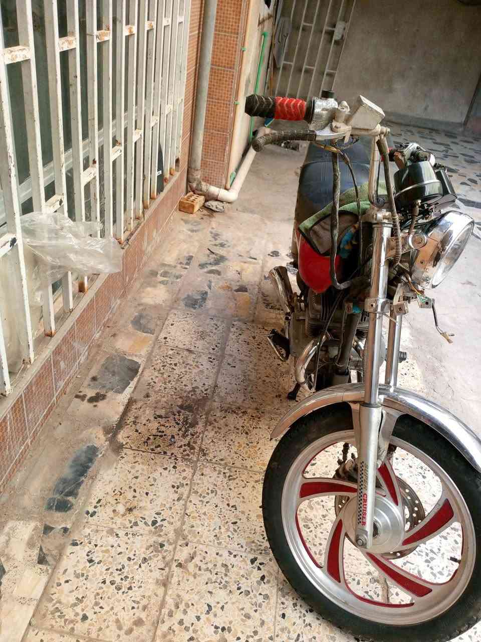 السلام عليكم لبيع موديل 10 رقم بغداد منفيس سنوية تفاصيل ورقم وصاحب شرعي موجود دراجة شغال تحتاج باتري وترتيب وماعرف سعرة صراحة شراي بليرض بي اللة مكان بغداد *********** واسف طوالت عليكم
