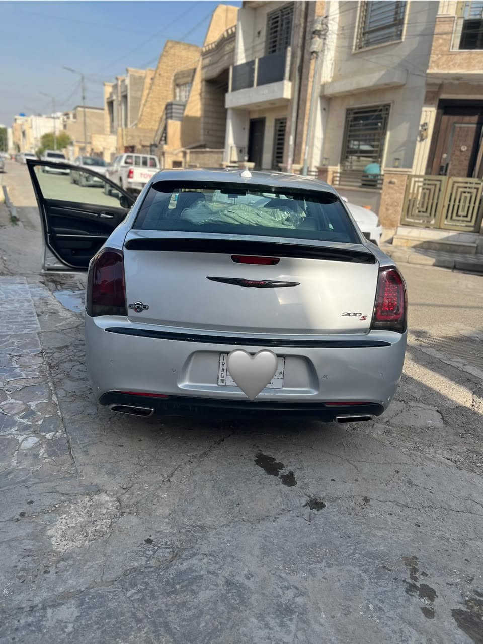 السلام  عليكم ورحمة الله وبركاته
‏‎ لـلـبـيع  
كرايسلر اوباما

الموديل           — 2021

فئة.                 — S300 

حجم المكينه   — 3600/ V6

‏‎‏‎اللون               — رصاصي غير محدد    

‏‎‏‎المسافه المقطوعه — 49 الف ميل  

‏‎‏‎المواصفات 
‏‎‏‎- بصمة تشغيل 
‏‎‏‎- بصمة أبواب 
‏‎‏‎-تشغيل عن بعد 
- فتحة سقف ( بانوراما ) 
‏‎‏‎-كشنات جلد 
-كشنات تدفئه
‏‎‏‎- رادار جانبي 
-اشاره بالمرايه 
-حساس امامي خلفي 
‏‎‏‎- ستيرن بحركه كهربائيه 
‏‎‏‎- بگ لايت LED 
- ليد نهاري 
‏‎‏‎-كرسي السايق بحركة كهربائيه 
‏‎‏‎-تحديد سرعه 
‏‎‏‎-كامره خلفيه دواره 
‏‎‏‎باقي المواصفات المعروفه 
السعر 215 
***********
‏‎‏‎رقم السياره    — بغداد زيونه
