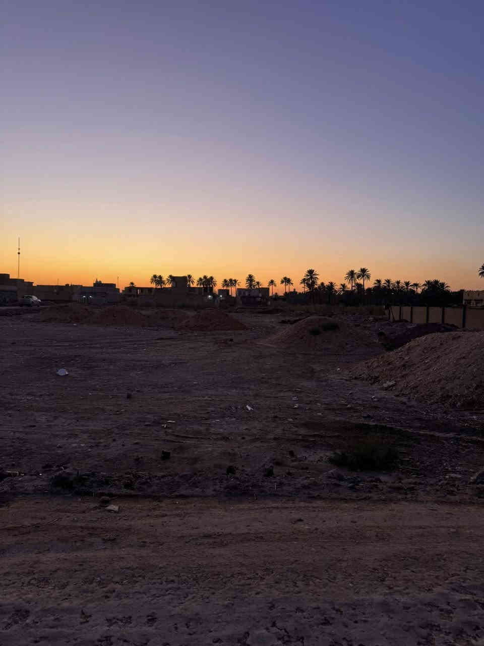 قطعتين للبيع م400سند 25زراعي
خدمات كاملة ماء كهرباء تبليط
شارع 8متر 
مكان القطع مقابيل محطة العرافان تبعد عن الشارع العام 600متر 
اسعار مناسبة جدا تنباع 400او200
***********
