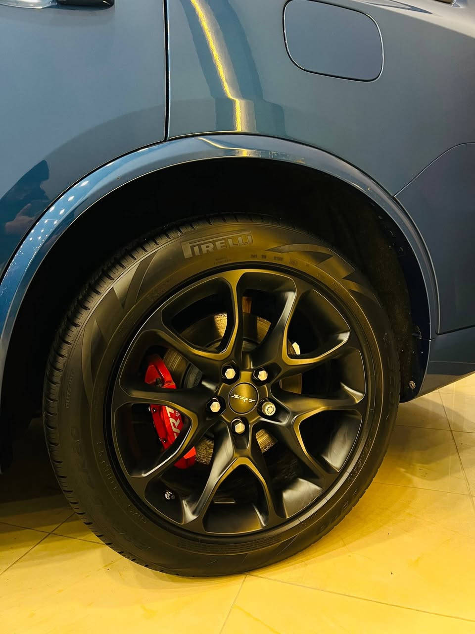 بەخێربێن -Welcome-مرحبا بيكم
النوع: دوج
الموديل: دورنكو SRT
سنة الصنع: 2024
المحرك: 8 سلندر 6.4
ناقل الحركة: اتوماتيك 
الحالة سيارة: كلين تايتل 
عدد الميال:1000 مايل 
الون: ازرق
———————————————
مواصفات:
شاشة كبيرة 
مقاعد كهرباء و خزن
باب خلفي كهرباء 
تشغل عن بعد
مثبت سرعةً
مقاعد تدفئة و تبريد 
داخل سيارة اسود 
ستيرن تدفئة 
حساسات 
كاميرا خلفي 
مقاعد شامواه 
المرآة كهرباء و هيتر 
نظام دفع رباعي 
ضواء زنون اضائة ليد LED

———————————————
السعر :38500$ بيها مجال 
سيارة بدون رقم تترقم رقم شمال 
———————————————
مكان : معرض ام كي موتور MK motors
موقع : اربيل شارع 100 متري
قريب ترافلايت مخمور
———————————————
للتواصل و استفسار 
***********
