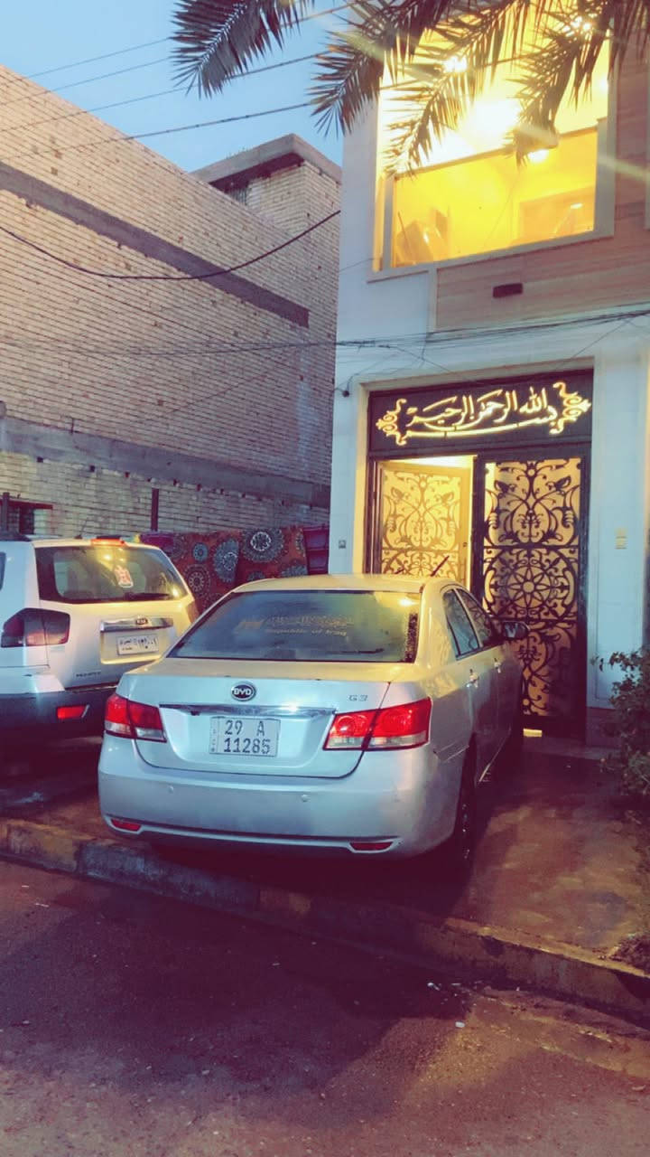 سياره بي واي دي 2013 بصمه كير عادي محرك جديد 1600 هونده ياباني كير جديد سياره ما ناقصه اي شي جاهزه ترايك وين ما تريد السياره ب اسمي تحويل مباشر السعر 53 وبيها مجال بسيط مكان السياره بغداد رقم تلفون ***********
