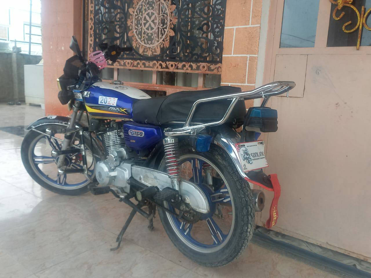 السلام عليكم ماطور سيفان موديل
2023 مكفول كفاله عامه من كلشي ماطور 
جديد بعده ونظيف محرك ٢٠٠ مامفتوح 
الماطور مكفول كفاله عامه من ايي ضرر
بسعر ٥٨٥/للاتصال ***********
