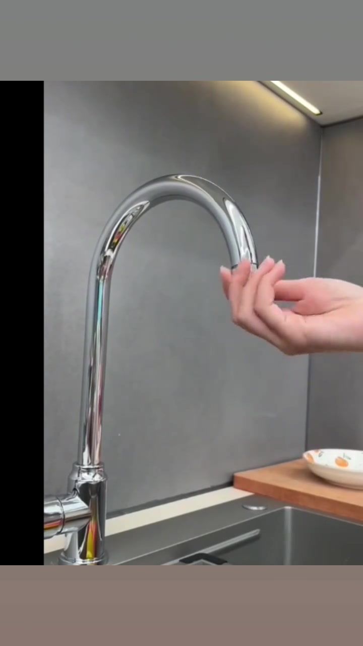 💦 خلاط 360° متعدد الاستعمالات

ودّع التعب مع غسيل الصحون أو تنظيف الحمام 🚿🍽️

🔄 دوران كامل 360 درجة يخليك توجّه المي بأي اتجاه بسهولة.

✨ وضعيات رش مختلفة: ناعم لشطف الخضار والفواكه، وقوي لغسل الدهون والأوساخ بسرعة.

👌 يركب بكل سهولة على معظم الحنفيات بدون الحاجة لفني.

🛠️ مصنوع من معدن مطلي بالكروم ضد الصدأ مع فلتر يحافظ على نقاوة المي.

🏠 مناسب للحمام للاستحمام المريح، وللمطبخ لتنظيف السنك والصحون من كل الزوايا.

🔥 منتج واحد يغنيك عن كل الملحقات ويخلي حياتك أسهل وأرتب!
#صنبور_رشاش#صنبور#حنفيه#ماء_نقي


**إذا كنت صاحب هذا الإعلان وتريد حذفه لأي سبب، رجاءا أرسل رسالة إلى الدعم الفني**