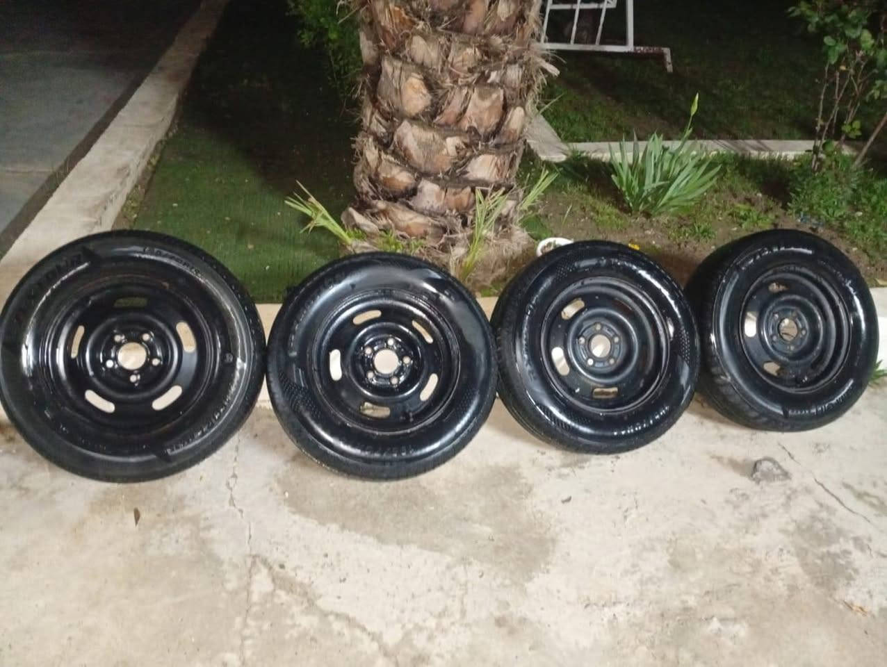 سلام عليكم 
تخم ويل للبيع قياس 14 مع تايرات
التايرات فوك النص عمر عنوان كركوك 
***********
