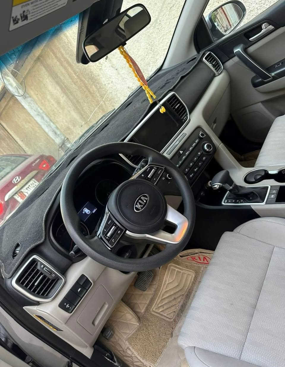 سلام عليكم كيا سبورتج  2021
السيارة جديده بيها حافه جاملغ  
السعر ١٥٥ مجال بسيط

موصفاتها محرك 2500
٧٠ km ماشيه
لد نهاري  + بك لايت LED 
كشنات كهرباء تدفئه
رادارات امامي خلفي
لايت ضباب
ويل كب 19
مود درايف 
تحكم ستيرن فول مع تحكم بلوتوث
قطعتين تبريد امامي وخلفي 
سايد بريك قدم 
لايت اوتو
اريل نفكيشن
حساس امامي
ويل كروم 
حساس خلفي
نضام منحدرات
كامره دواره 
شاشة اعطال
بعد بيها هواي موصفات
رقم السياره بغداد الدولي 

مكان بغداد ***********
