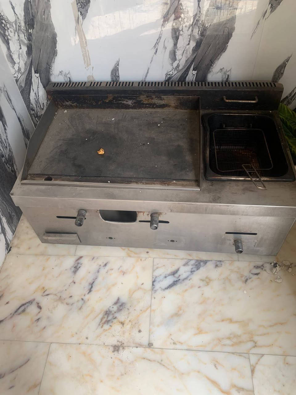 اغراض مطعم للبيع بسعر مناسب  0771182696
@إشارة


**إذا كنت صاحب هذا الإعلان وتريد حذفه لأي سبب، رجاءا أرسل رسالة إلى الدعم الفني**