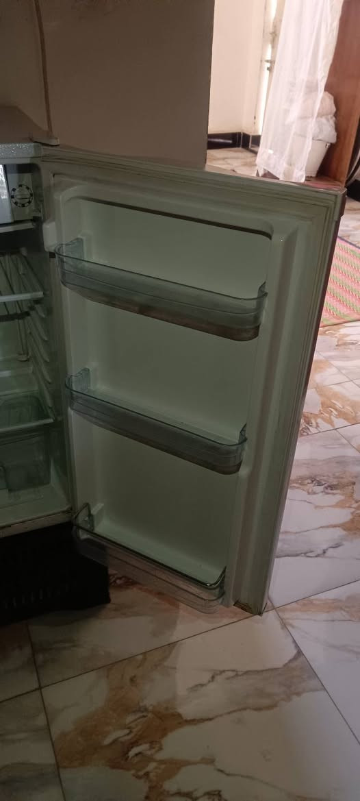 السلام عليكم ثلاجه حجم صغير للبيع سعر 100ثلاجه جديده استخدام 5 اشهر  ما داخله تصليح. مكان ناصرية مركز يم جامعه العين


**إذا كنت صاحب هذا الإعلان وتريد حذفه لأي سبب، رجاءا أرسل رسالة إلى الدعم الفني**