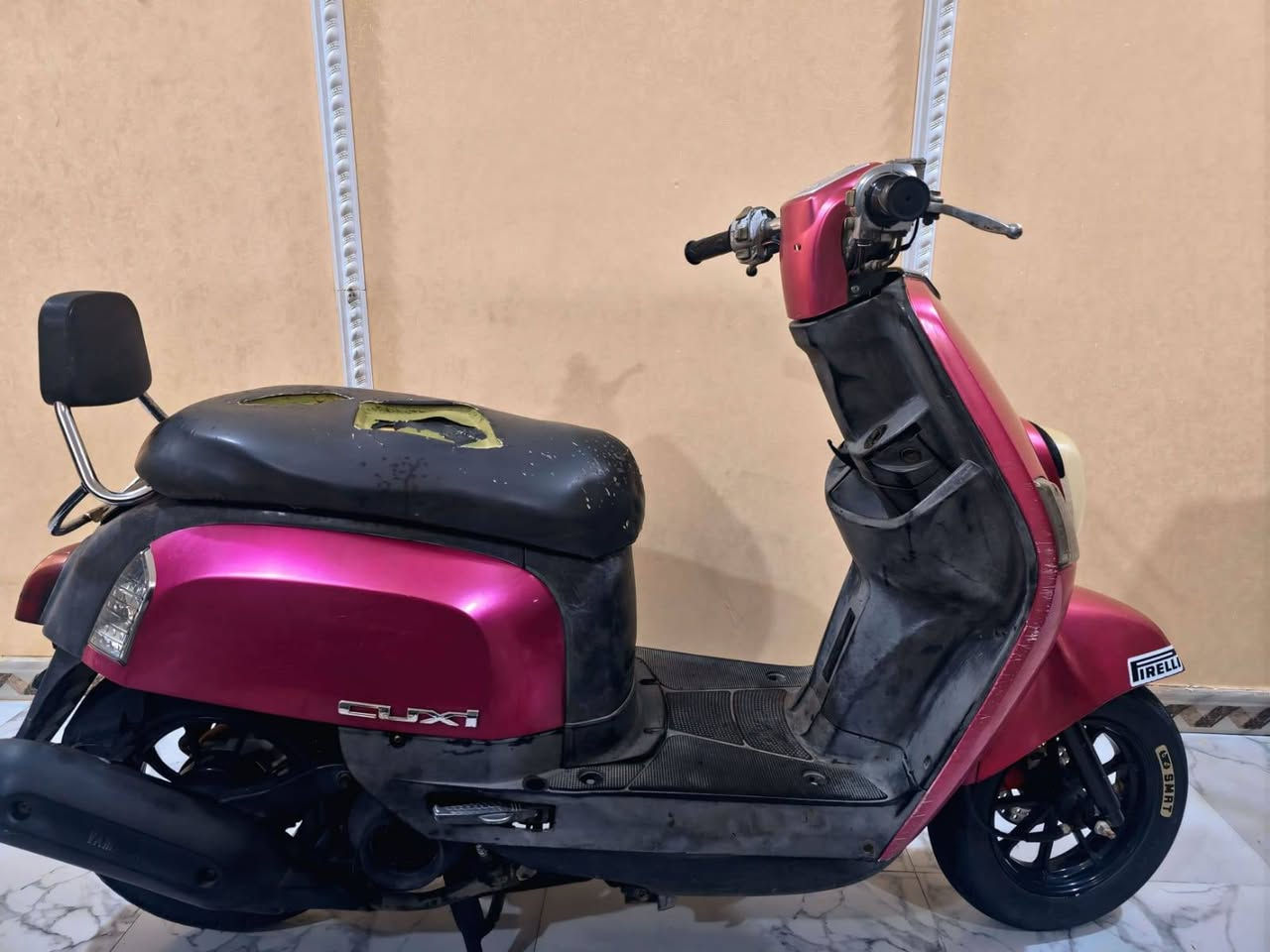 السلام عليكم بوليس للبيع لون وردي كفرات مختم الأصلي  نوع نوزل دراجه تخبل تجي وتشوف بعينك  السعر 700 ناصريه مركز رقم***********
