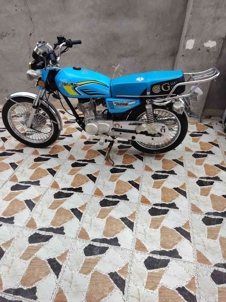 السلام عليكم البيع 2024 تايكر كلشي شغال بيهه محرك مامفتوح تجي تفحص وتأخذ ***********
