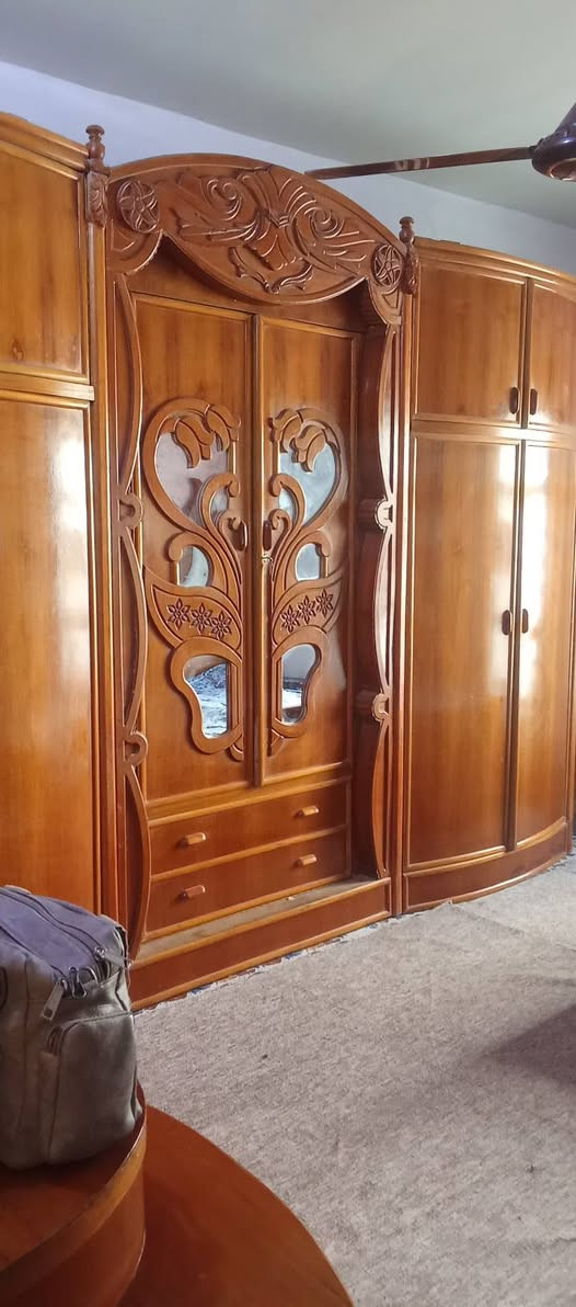 غرفه حلوه تسكام قبل كم شهر من كملت بس ضرف صار حلوه تجي تشوفها مكانها حله شارع 80 سعرها ٩٠٠ وبيها مجال بالعافيه على الي يأخذها ***********بي وتساب
