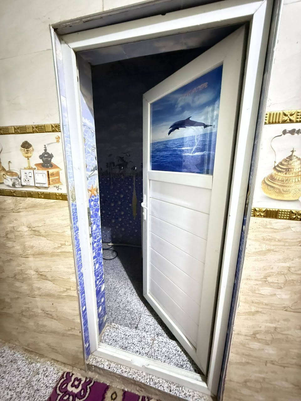 *🏡 بيت زراعي للبيع - حي الشهداء | جاهز سكن فوري*

*الموقع*: حي الشهداء، قرب أسواق فاهم، رابع شارع يبعد عن شارع الصب 
*المساحة*: 220م²  
*المواصفات*:
- *البناء*: طابوق + سقف عكادة متين
- *الارتفاع*: البيت عالي عن الشارع - تهوية ممتازة
- *التشطيب*: سيراميك كامل مناقصة + جاهز للسكن
- *التقسيم*: استقبال + هول + غرفتين نوم + مناورتين كبار 
- *الصحيات*: صحيات داخلية وخارجية

البيت مرتب من كلشي وما يحتاج تعب، فرصة وسعره مناسب جداً

*السعر: 25 مليون*  
*للتواصل*: خاص أو اتصال/ ***********
