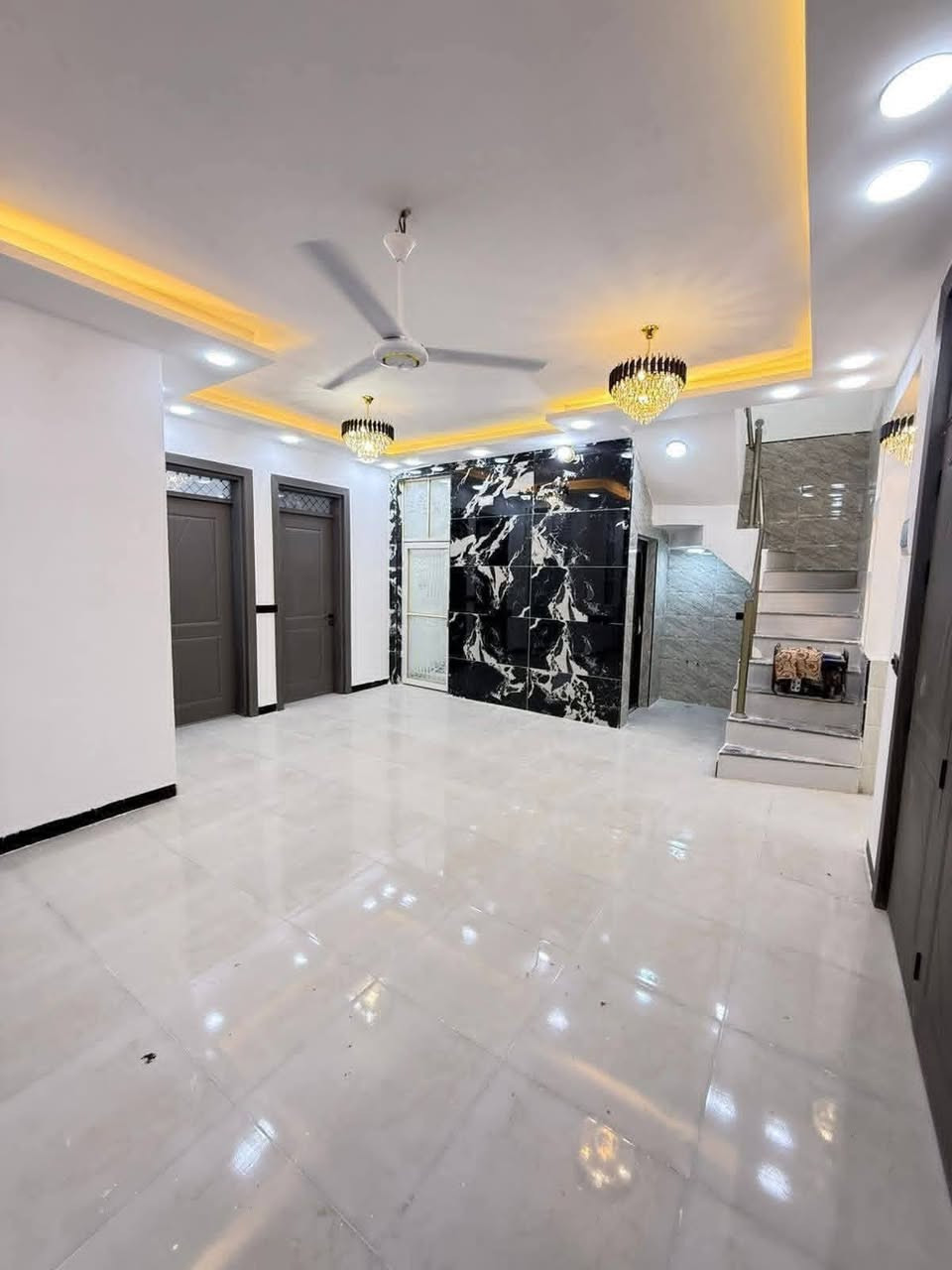 بيت للبيع 150متر
نجف الإشراف ملحق قرية الغدير 
المكتب مقابل قريةالغدير مباشر عمود 291 مكتب الاخوين للعقار ***********
غرفتين

صاله

مطبخ

حمام

ستقبال

منور

بيت كامل مرتب بناء حديث درجه أولى 

طابوك وصب شغل مرتب 

خدمات اناره ليليه نترنيت النجف, العراق
