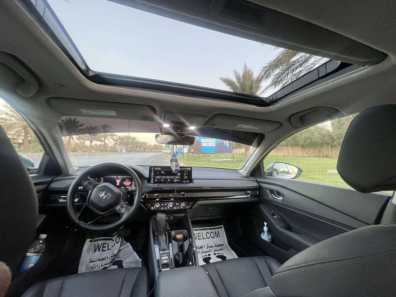 السلام عليكم 

هوندا اكورد 2025هايبرد  EXL
ماشيه. 22كيلوو
مواصفات فول 
لون نيلي
شاشه كبيره 
تحكم ستيرن
شفتات ستيرن
اشاير مري
لايت زنون 
تبريد قطعتين
محرك 2000 هايبرد تنفس طبيعي
ويل 17
رادارات جانبيه وأمامي
كشن جلد وكهرباء
تدفئة كشنات
ثلاثه انظمه قياده
فتحه
بصمه ابواب 
بصمه تشغيل عن بعد
حادثها جاملغ امامي مبدل 
و شبر بارد بالبنيد فقط 
ايرباك دركه  و برده فقط
رقم بغداد باسمي

نقص رادار امامي 
صوره الحادث بالمنشور
عارضها. 210 $$ وبيها مجال
مكانها بغداد  - الدوره 
للاستفسار ***********
