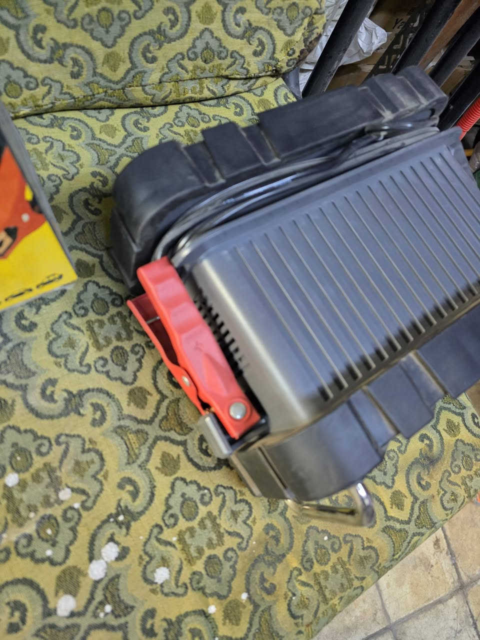 شاحنه ستالي قياس فولت وامبيريه ومشغله واعاده تنشيط البطاريه ١١٠ فولت مع محولتها السعر ١٠٠ الف 
تــ***********
