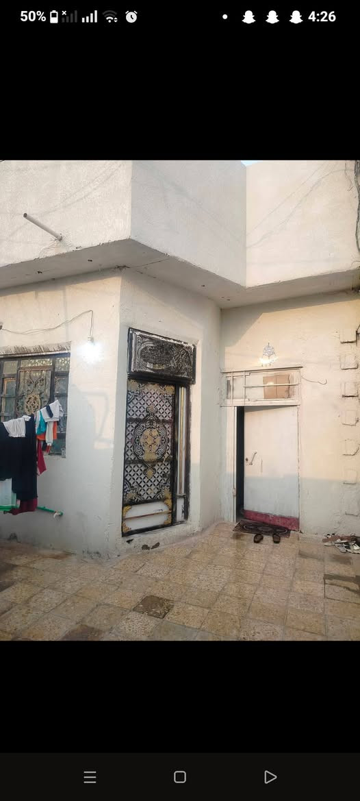 بيت للبيع ابو الخصيب كوت الضاحي مساحة 100 متر بلدية يتكون من طارمة كبيرة وحمام خارجي  واستقبال وهول وغرفة نوم وحمام داخلي ومدخل ومطبخ وبيتونه سقف مسلح  كامل ونضيف سعر ب35 وبي مجال قليل للاسفسار ***********
