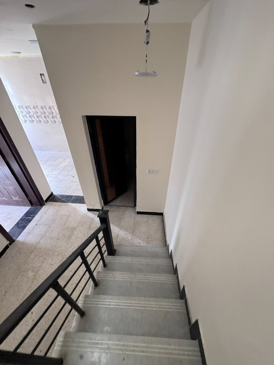 سلام عليكم بيت لبيع  موقع دوره كليه دجله يبعد عن كراده 10دقايق بل سياره لبيت مسحة 60واجه 7ونص ونزل 8 مربع لبيت مطبخ وحمامين وغرفتين نوم لبيت جديد غير مسكون ***********
