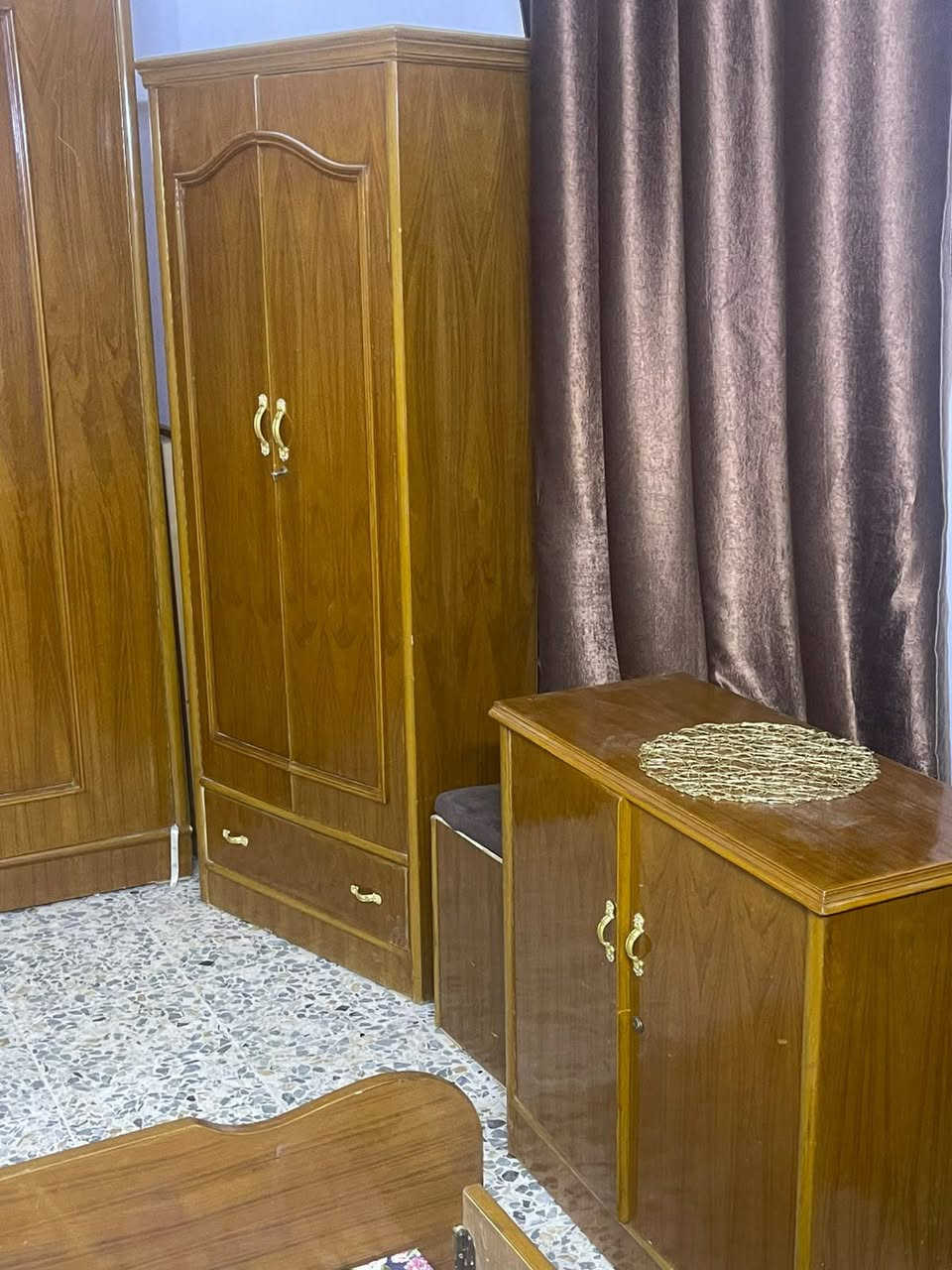 السلام عليكم غرفه عمل تفصال درجه اولى ثقيل نضيفه جدا للبيع يوجد نقل وشد العنوان بغداد معروضه للبيع ويكون البيع حسب اعلى سعر علما التفصال كلف بوقتهه مليونين ونص تقريبا 
العنوان بغداد الجسر الدوار
***********

