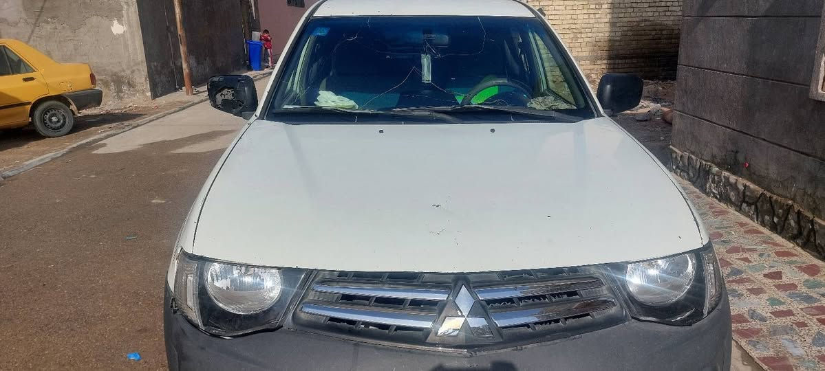 السلام عليكم للبيع بيكم ميتسوبيشي موديل ٢٠١١ بغداد بسمي مكان السياره بغداد حي النصرالسياره مكينتها بيها يطق السعر ٩٥$ وبيها مجال حك الجيه ***********

