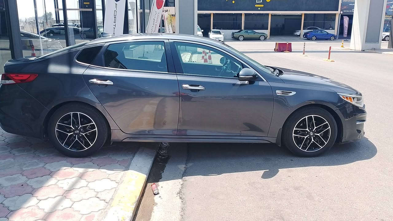 #للبيع نقد فقط كيا اوبتما موديل2018 امريكي محرك 2400 شرط محرك وكير بيها قطعتين رش بدون دواخل السيارة موضح بل الصور
السعر 120$ 
بيها مجال اتصل وتدلل خاص مقلق 
***********
