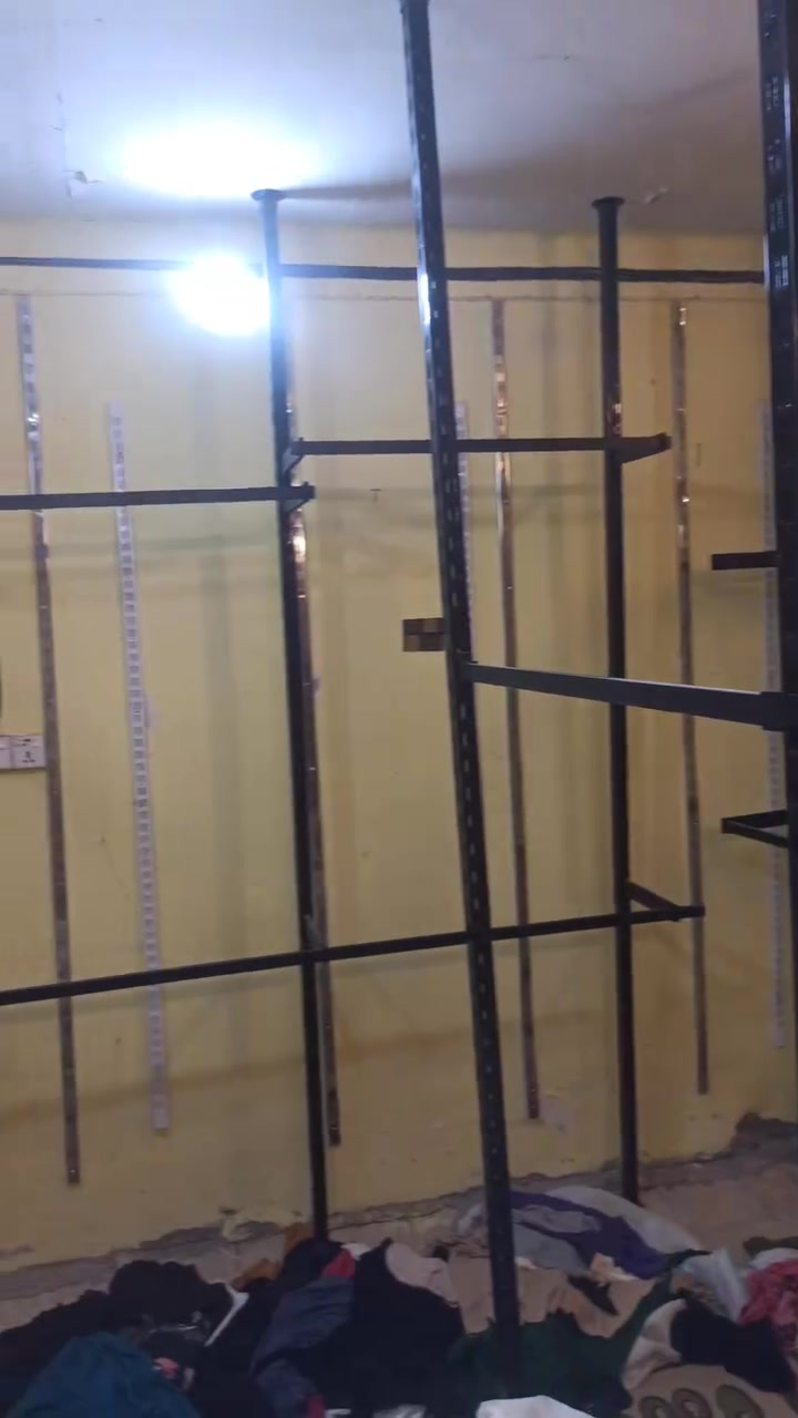 سلام عليكم
منظومة تعليك ملابس حديد قوي ويتحمل وزن وافضل حديد بالسوك كله كامل كبل جيب وشد مع براغي و16 دنكه ومساطر وحمالات مسطر وحمالات دنك حديد جديد وبسعر  ب350 فقط / وعندي تعاليك ملابس 6قطع بألف وابيع كميه موضح بالصور موجود عندي هوايه للأستفسار ***********
