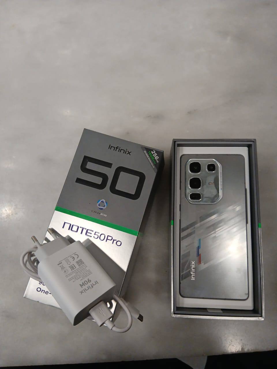 السلام عليكم
انفنكس نوت 50 برو 
نضافه 100%
سعر  240 
هاتف (***********)
مكان بغداد عامريه
