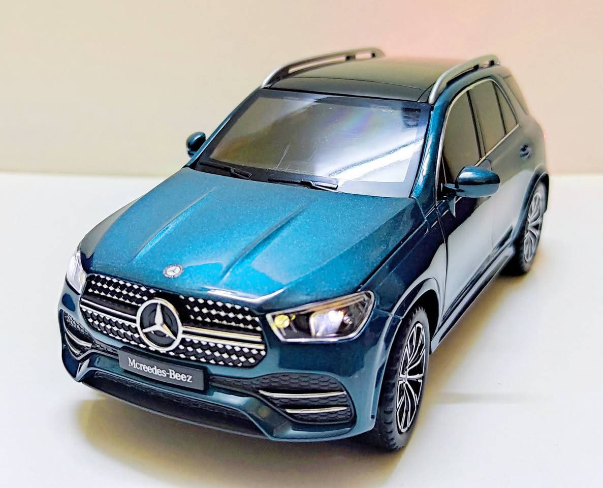 هذا المجسم المعدني لسيارة مرسيدس بنز جي إل إي (Mercedes Benz GLE 350) مقاس 1:24 تحفة فنية مصغرة تتميز بتفاصيل واقعية دقيقة، أبواب قابلة للفتح، وإضاءة ومريات ضم وكلاس وصوت موتور 
للتواصل على الخاص او اتصال واتساب /01006962258
#ماكيت_كار
#ماكيت_سيارات
#مجسمات_سيارات
#سيارات_مصغرة
#ماكيت
#ModelCars
#Diecast
#DiecastCars
#ScaleModel
#CarModel
#MiniCars
#CarCollectors
#هواة_السيارات
#عشاق_السيارات
#ClassicCarsModel
#SuperCarsModel
#ماكيت_سيارات
#مجسمات_سيارات
#سيارات_مصغرة
#ماكيت
#ModelCars
#Diecast
#DiecastCars
#ScaleModel
#CarModel
#MiniCars
#CarCollectors
#هواة_السيارات
#عشاق_السيارات
#ClassicCarsModel
#SuperCarsModel


**إذا كنت صاحب هذا الإعلان وتريد حذفه لأي سبب، رجاءا أرسل رسالة إلى الدعم الفني**