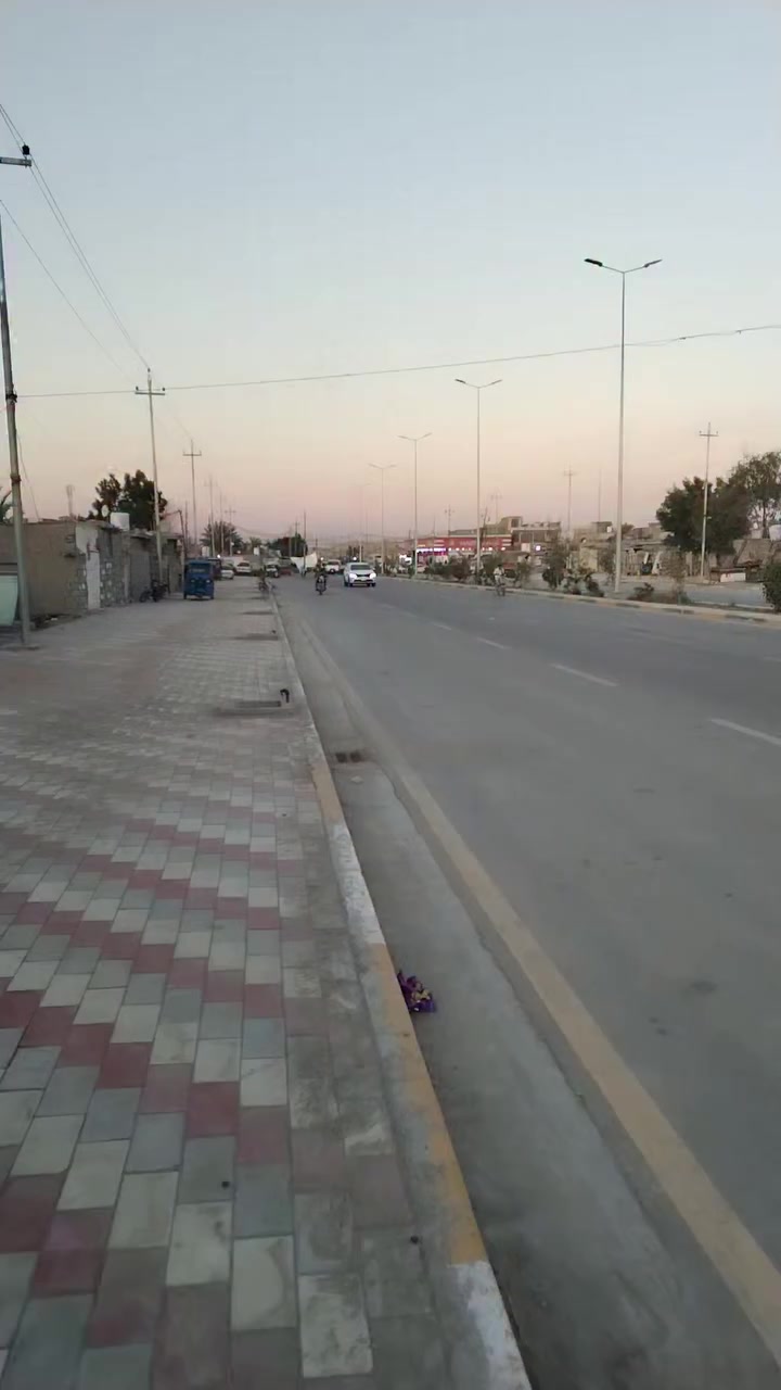 بيت تجاوز سعره 9 ملايين وبيه مجال يحتوي على غرفتين نوم واستقبال وصالة ومطبخ وصحيات خارجية وداخلية المكان 📌 كربلاء الامن الداخلي نهاية شارع ال عمران 
*********** مكلف بالنشر
