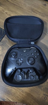 شباب جوستك اكس بوكس اليت 2  شغالة بس كفر من يم لزمة تعبانة فقط سعرهة 7...