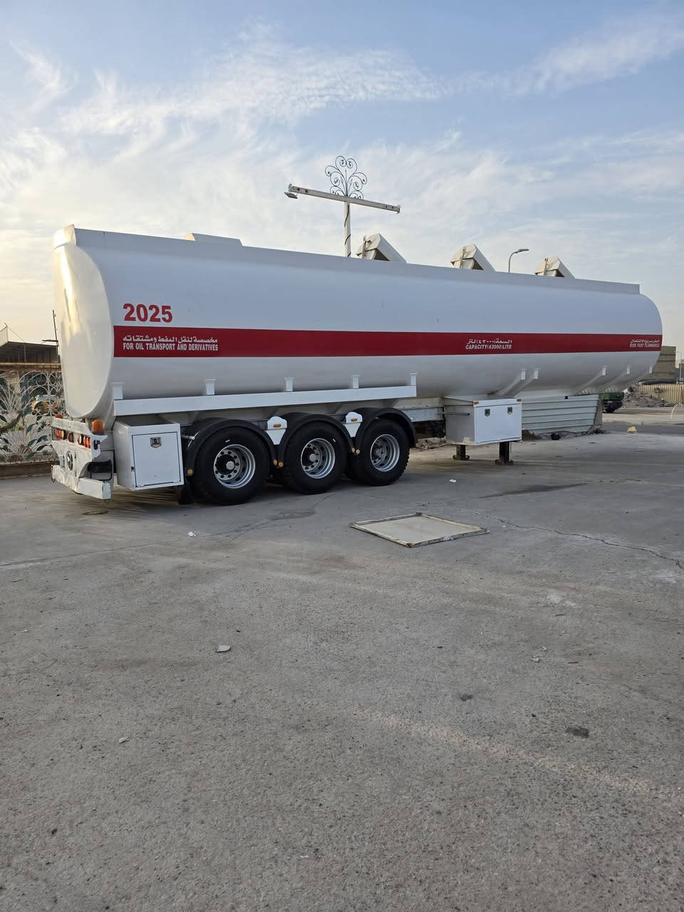 للبيع صهريج شاكر موديل ٢٥ زيرو حمولة  ٥٧ الف  جوبلس ٣ محور مزوج السعر  ١٠٥  بي مجال بدون تاير  رقم ابو الصهريج  ***********
