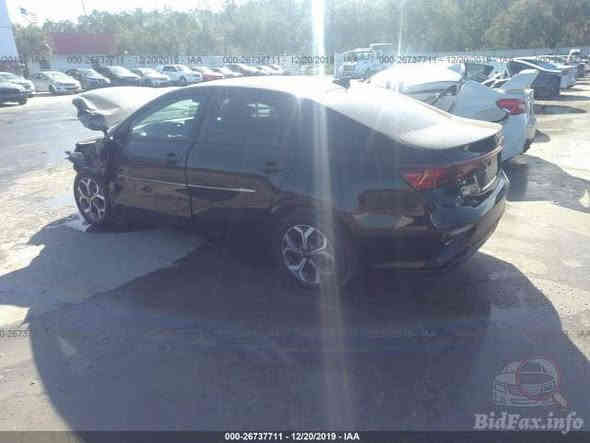 السلام عليكم ..
كيا فورتي وارد امريكي موديل 2019 رقم بغداد سنوية بأسمي 
ماشية 100.000 ميل
گير ATM 

الحادث..
بنيد وجاملغ جهة السايق مبدل وباب السايق صور الحادث مرفقة 
 وبيها طخات بالعراق موضحة بالصور
القمارة بيها رصعات اثر حالوب
المواصفات.. 
 كاميرا شاشة رادار وباقي المواصفات المعروفة

السعر 119 وبيها مجال 
مكاني بغداد حي الجهاد
***********
