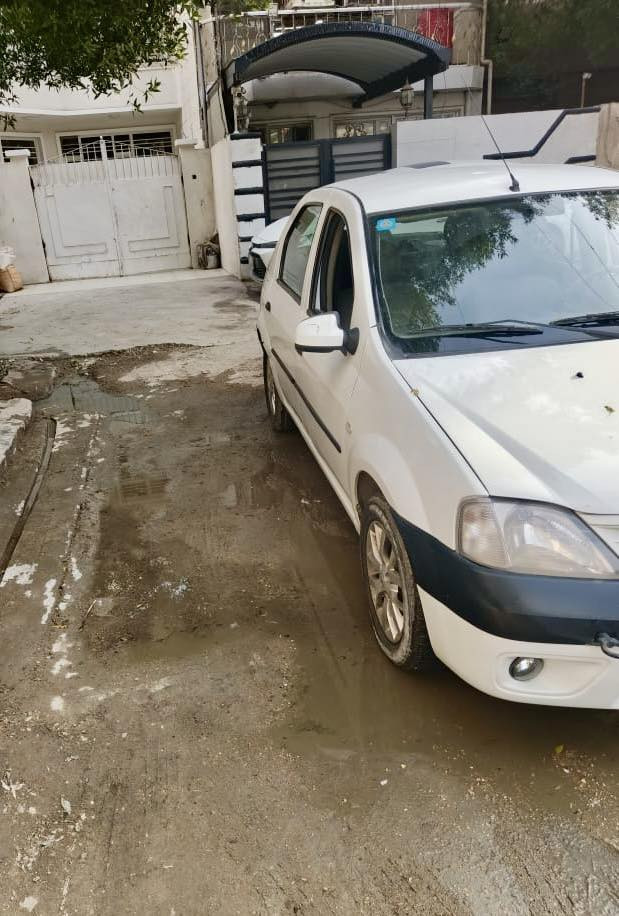 السلام عليكم 
رينو لوكان ٢٠١٧ 
لون اليض رقم بغداد الجديد باسمي
السياره ماشيه ٨١ 
كير واتو  سنتر لوك الجام كهرباء 
السياره مصبوغه عام اثر حاد 
كير محرك مكفول 
مكان السياره بغداد الدوره
السعر ٥٨
***********
