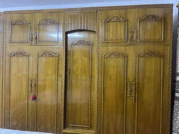 غرفة خشاب للبيع السعر ب900 وخمسين ***********
