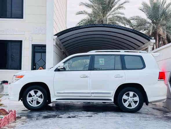 ﷽
  🔥🔥بسعر مناااااااسب جدا🔥🔥
‏‎سلام عليكم 💛 
 للبيع 🌹  😍💛 🌸 
لاندكروز 🔥 2015 💣 بريم اصل🚀 GXR
السياره احله من الصور بالحقيقه 
فول مواصفات 1/1 💯 :
1- فتحة 🕳️
2- بصمة 🔐
3- محرك وكير كفالة 
4- حساس خلفي وامامي 🎶🔊
5- ثلاجة 🥶
6- 2 كراسي كهرباء ⚡
7- تشغيل عن بعد 💥
8- شاشات عرض 💻
9-كامرات 2 دوارة 👀
10- 8  ايرباك 
11-دفع رباعي 🎮
12- رقم سليمانيه بأسمي 
حجم المحرك: 4000 ✅ مامفتوح 
معروفة موصفات البريم فول 
ملاحظة / السيارة  بيها قطعة صبغ فقط رش بدون دواخل خلاص باقي السيارة كفالة وشرط الفحص ✅  
جديدة بمعنى الكلمه شرط تراي زيرو  تخم تاير حدادية تبريد جاهزة من كلشي مابيها اي نقص وبالعافية ع تكون من نصيبه
بأسمي شخصياً  تحويل مباشر  

🟩 السعر المطلوب ( 365 $ )💸قفل قفل 🔐                          

 لاستفسار الاتصال ع الارقام التالية 📲📲
‏ ( *********** // ‭0781 578 1463‬ ) 

تحياتي لجميع 🌹 🌸 🙏🏻
الموقع 
‏https://maps.google.com/?q=32.753235,44.410568

‏‭
