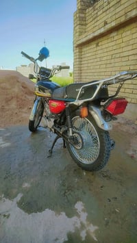 4 كير كلهه شغاله مابيهه اي نقص ويل او تاير خلفي جديد السعر 300 او بيهه...