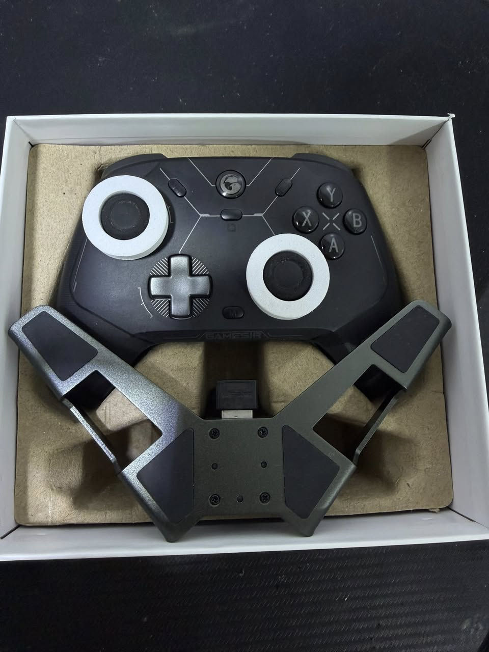 للبيع يد تحكم لاسلكية (Wireless Game Controller)
GameSir Cyclone 2 
جديدة السعر 50 الف 
توصيل موجود 
***********
