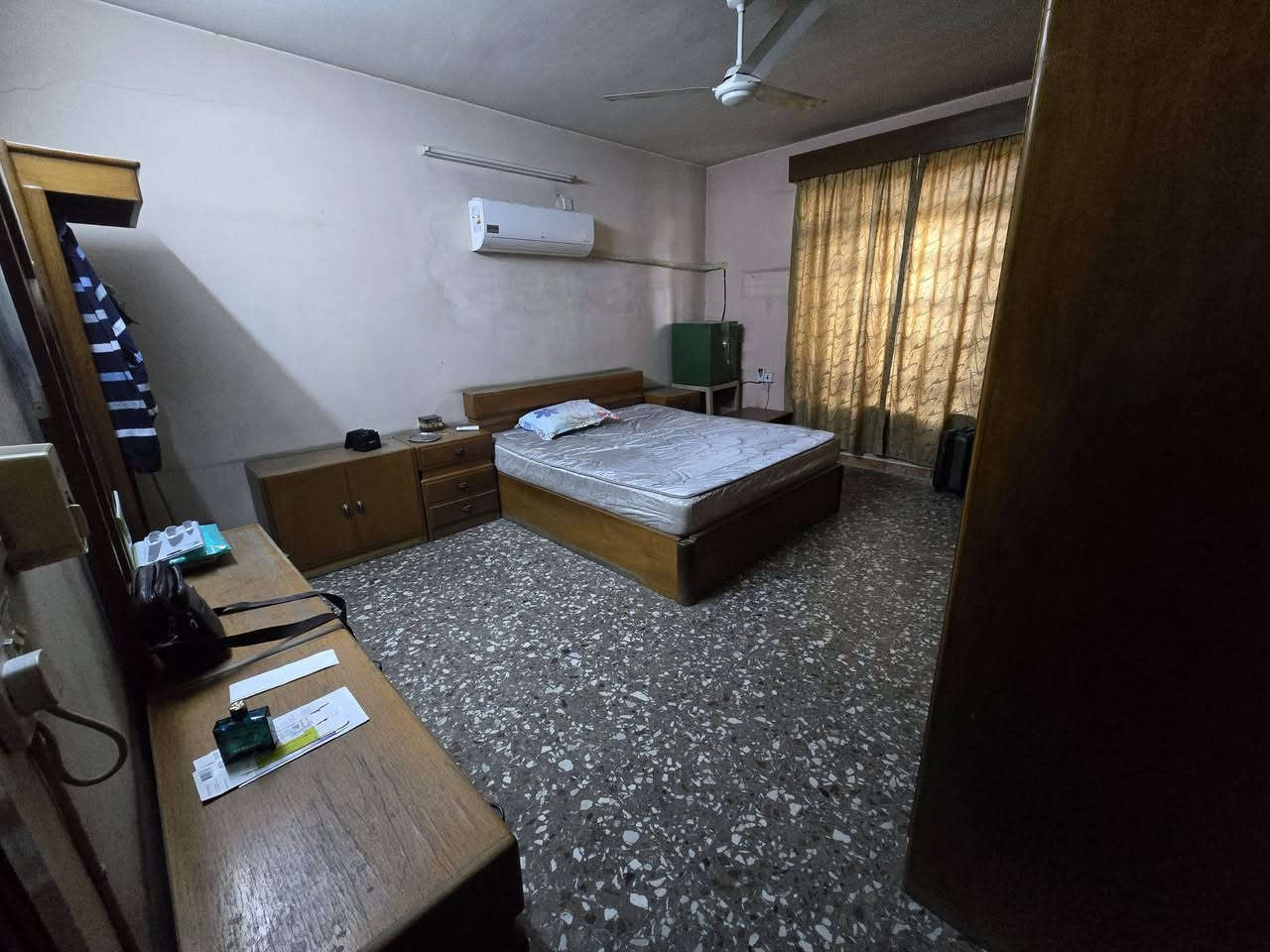 مرحبا غراض بيت كامل للبيع 
البيع شيلة وحدة 
المكان حي الجامعة


**إذا كنت صاحب هذا الإعلان وتريد حذفه لأي سبب، رجاءا أرسل رسالة إلى الدعم الفني**