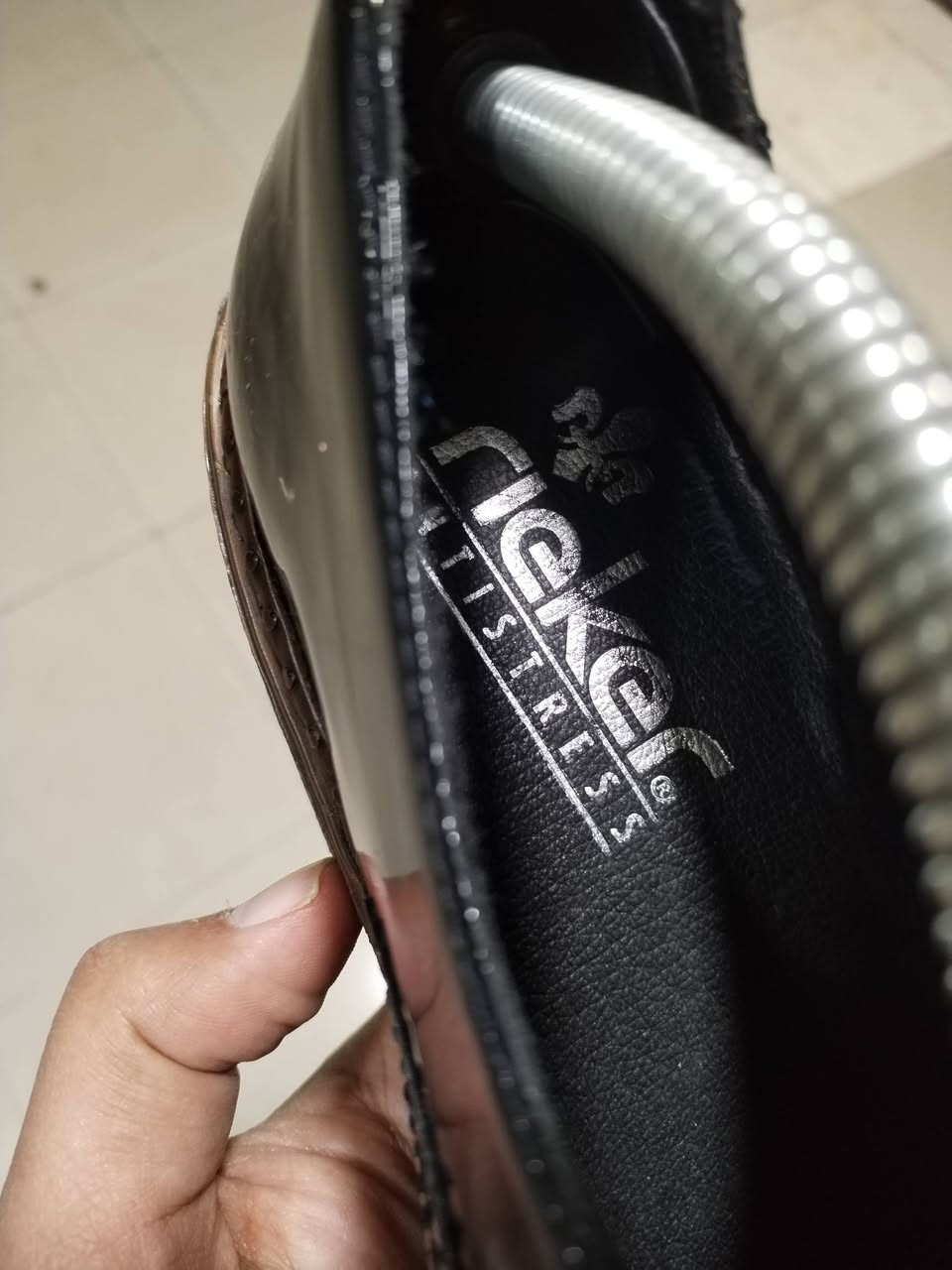 حذاء بروغ من رايكر 
اصلي وكالة اورجنال 
بالة اوربي نظافة 💯 
قياس 41 طول القدم 26 سنتيم 
أرضية طبية مريحة للقدم 
قطعة راقية كجول ورسمي 
الحجز على خاص 
أو مراسلة واتساب ***********
توصيل لكل محافظات العراق
