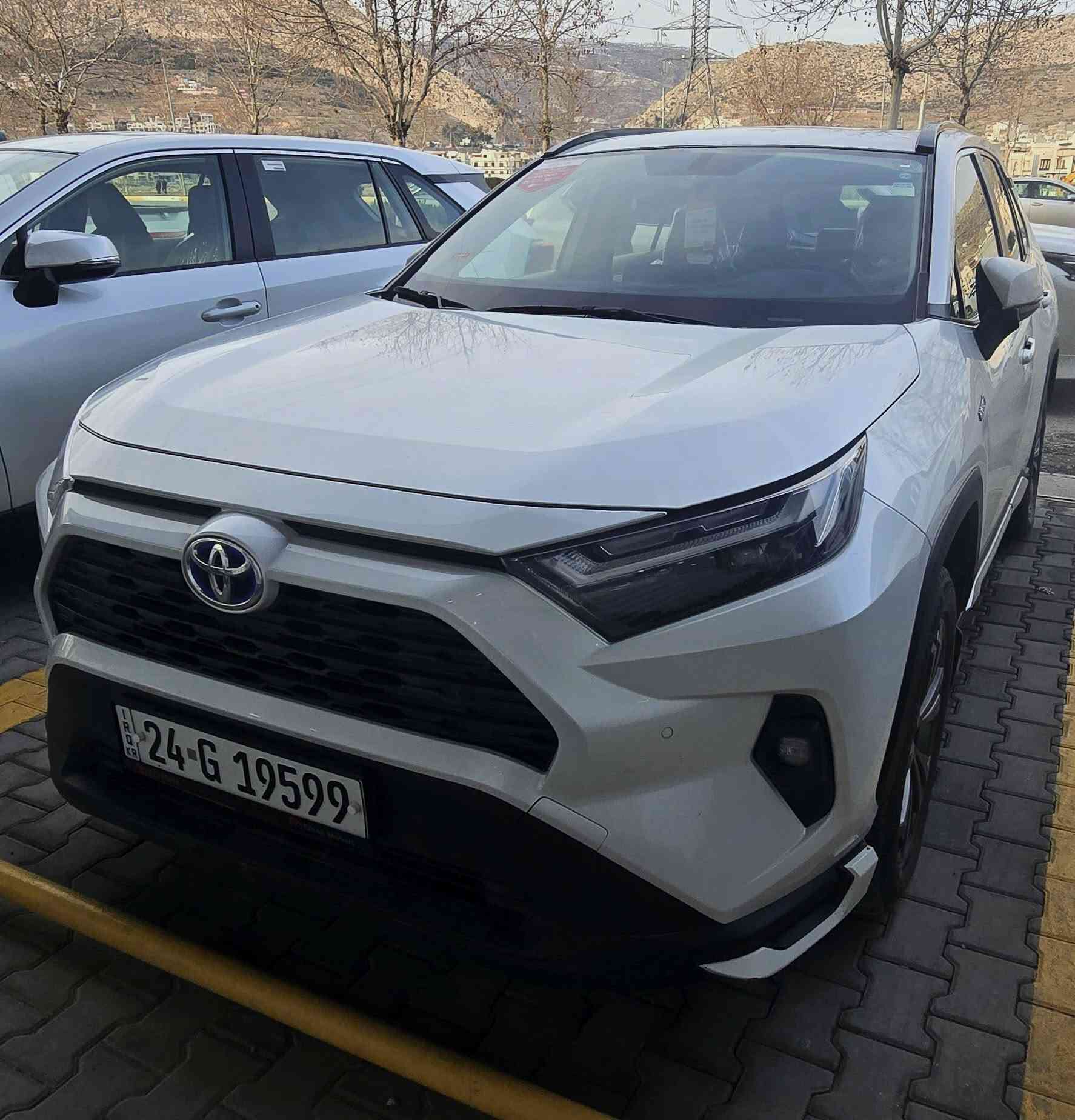 تويوتا راف فور هايبرد ( خـليـجـي )
 موديل (2023) شركة جيهان
السيارة مكفولة من كلشي 
محرك 4 سلندر  2500 
فور ويل دفع رباعي 
ماشية  (56000)
(مواصفات السياره)
_اضاءة LED كشافات ضباب
_دخول ذكي تشغيل ذكي 
_تشغيل عن بعد 
_مري شفط 
_الداخل لونين اسود و بيجي 
_فتحة سقف سلايد روف 
_تحكمات ستيرن
_وضعيات قيادة (ايكو_سبورت_نورمال)
_اTrail Mode_EV Mode
_سايد بريك دكمه
_تبريد قطعتين (منفصل)
_حساسات امامي خلفي 
_كاميره خلفية 
_كشاف زنون 
_اوتو هولد 
سيارة اقتصادية وبيها مواصفات بعد 
السعر ( 275 )
المكان/الموصل الجانب الايسر *********** موصل, نينوى
