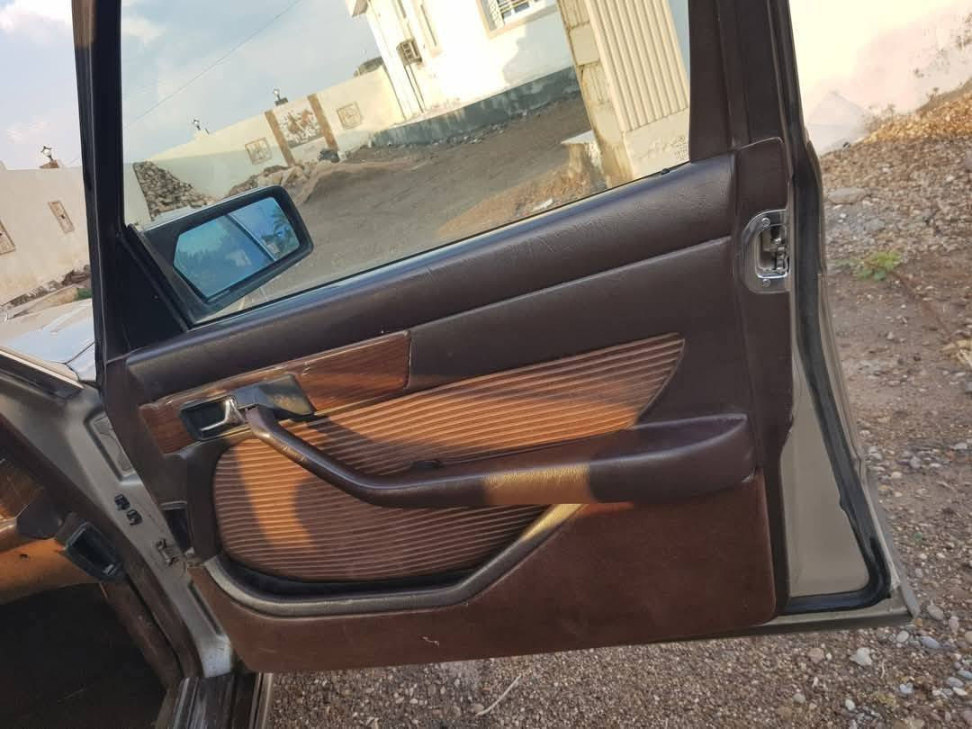 بسم الله الرحمن الرحيم رمضان مبارك
جامبو موديل ٩٢ رقم بغداد جديد باسمي سنوية جديد 
محرك بلادي ٣٠٠ عنكبوت صدر خلفي امامي جديد 
تخم تايرات  كشر نظيف جدا بدون معجون 
محرك بي بدايه  تبخير مكاني بغداد الغزالية 
***********
