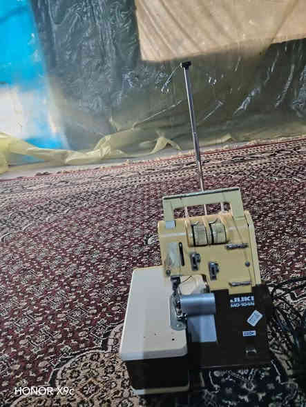 السلام عليكم 
مكين 

جاك اوفر ٤ بكرات وابرتين وتشتغل بكراتين غراضها كامله وياها 
شرط على الفحص بعدها جديده 
السعر ٢٠٠ الف وبيها مجال بسيط 
***********
