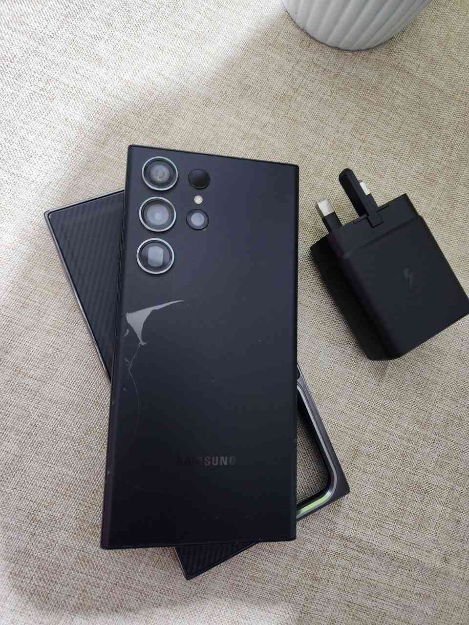 اس 23 الترا ذاكرة 512 عشوائية12 فقط ظهر مفطور سيم كارت واحد الباقي مكفول وياه راس شحن اصلي الشحن السريع جدا  قفلة 600الف نهايتة بغداد ***********
