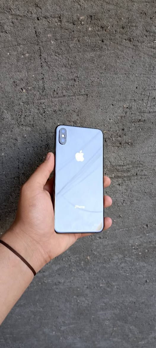 السلام عليكم ايفون xماكس جهاز بحاله مثاليه لامفتوح ولامصلح ولامبدل اي شي ذاكرته ٢٥٦ بطاريه ٧٠ بس زين بالصرف لهيج نسبه مكاني شعب *********** سعره ٢٠٠ وبي مجال
