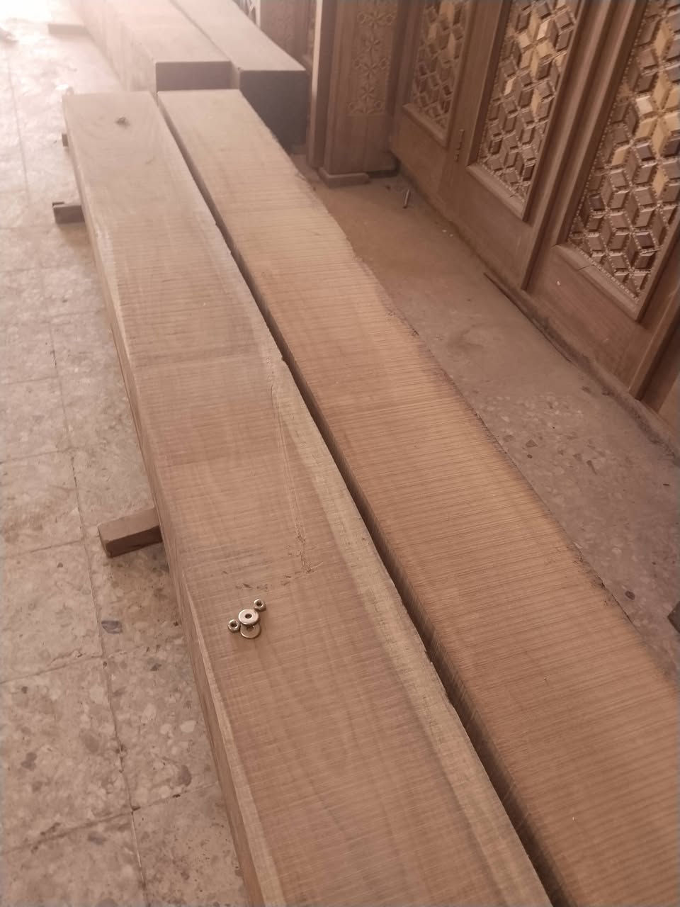 خشب ساج بورمي قياسات من10 قدم إلى 14 قدم نجف الاشرف شارع المطار 
***********
