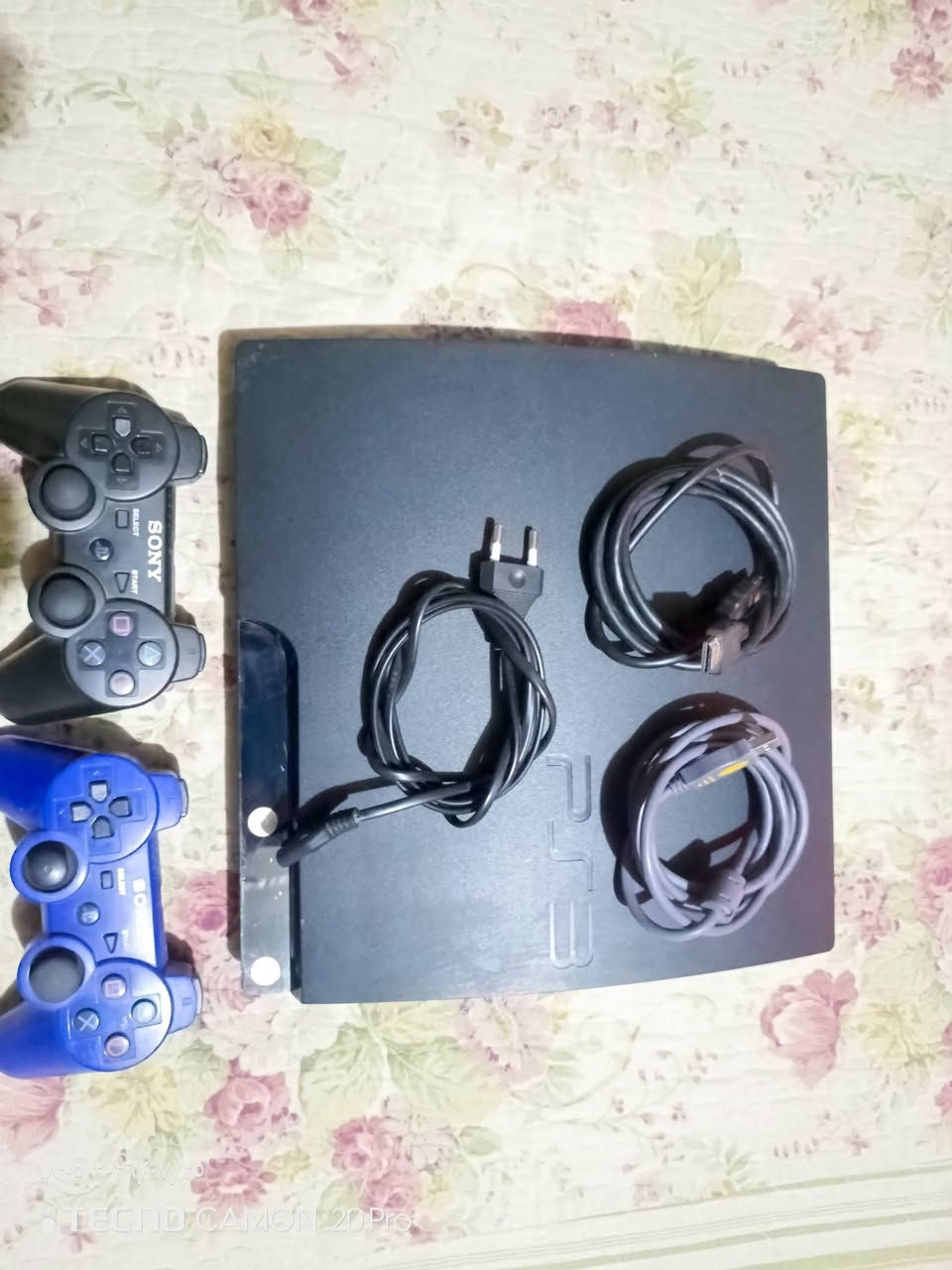 ياالله السلام عليكم بلي ستيشن 3 مهكر كامل ملحقاته مع 2 يدات بداخله تقريبن 5 او 6 العاب من ضمنهم gta5/pes2018/Tekken/ وبعد جم لعبه سعره 130 وبي مجال مكاني كربلاء...***********
