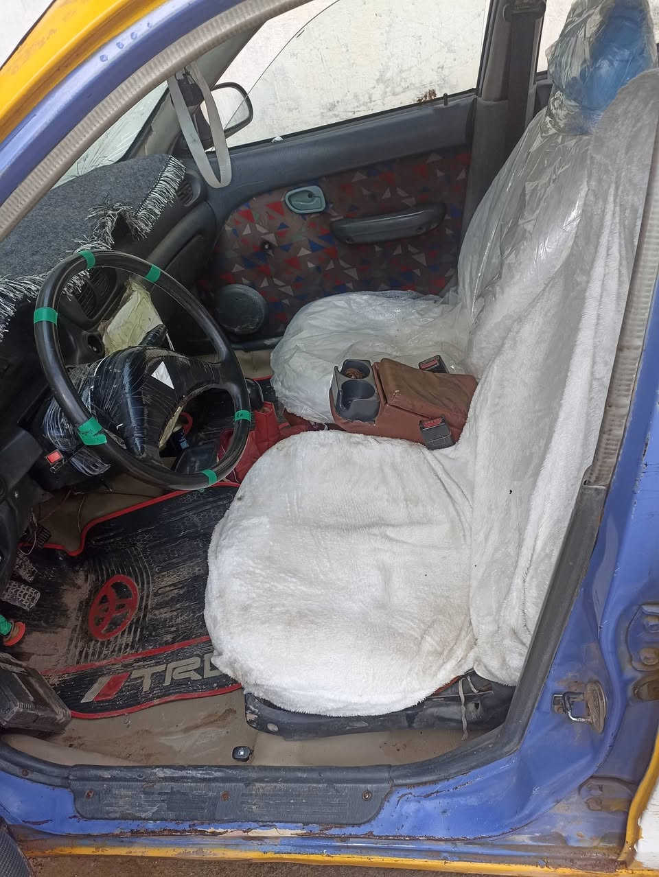 سلام عليكم اخوان سياره هونداي موديل1995 سياره شغاله سنويه منتهيه من2019نواقصها اذان محرك وراديتر سلف جديد داينمو جديد زوج تايرات جديد دوشمه جديده كشر كدام العين سعر11وبيها مجال كهربائيات شغاله دفتر بنزين بيها وشرط الوكاله ***********
