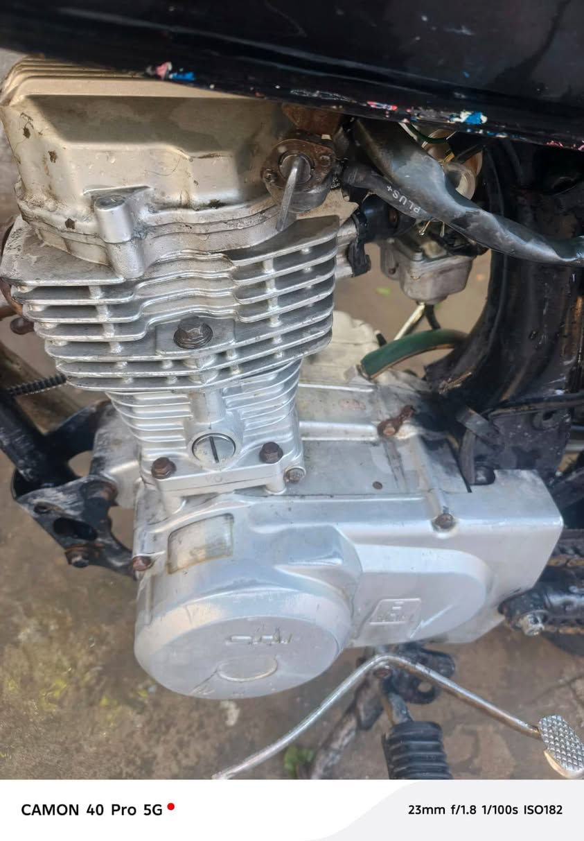 سلام عليكم شباب كلك كلك اكرر كلك لبيع دراجه تجي وشوفه بعينك نضيفه محرك قبل شهر جفته بستم ورنكات السعر 400 وبيه مجال لطيبين عنوان 5 ميل رقم ***********
