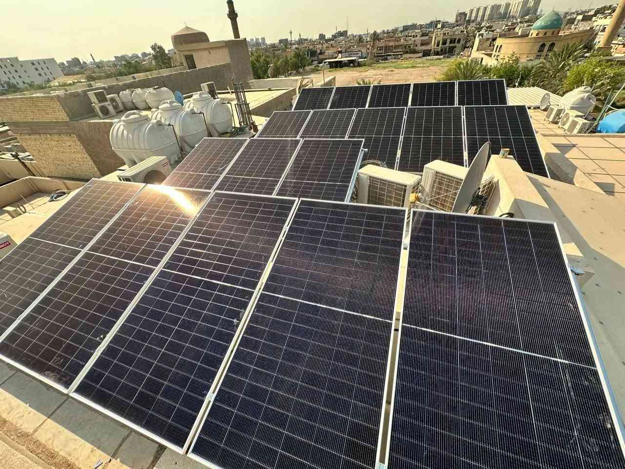 اليوم الأربعاء الموافق 10/06/2026
تم بعون الله إكمال نصب  وتشغيل ثلاث منظومات  للطاقة الشمسية . 
* المنظومة الأولى: في #محافظة #بغداد 
تجهز 36 أمبير نهارا  30 أمبير ليلا وتتكون المنظومة من:-
1-ألواح شمسية عدد 18 قدرة اللوح الواحد 620 واط
2- بطارية نوع ليثيوم عدد 2 قدرة البطارية 15 كيلو واط
3- أنفيرتر قدرته 12 كيلو واط
4- بورد خاص بالمنظومة متكامل الحماية
5- هيكل حديد مغلون مقاوم للصدا

* المنظومة الثانية. في #قضاء #خانقين 

تجهز 24 أمبير نهارا  18 أمبير ليلا وتتكون المنظومة من:-
1-ألواح شمسية عدد 12 قدرة اللوح الواحد 620 واط
2- بطارية نوع ليثيوم قدرتها 17.5 كيلو واط
3- أنفيرتر قدرته 8 كيلو واط
4- بورد خاص بالمنظومة متكامل الحماية
5- هيكل حديد مغلون مقاوم للصدا

*المنظومة الثالثة. في #قضاء #خانقين 
تجهز 6 امبير نهار و 6 ليلي وتتكون المنظومة من . 

1-ألواح شمسية عدد 3 قدرة اللوح الواحد 640 واط
2- بطارية نوع ليثيوم قدرتها 5 كيلو واط
3- أنفيرتر  قدرته 6 كيلو واط
4- بورد خاص بالمنظومة متكامل الحماية
5- هيكل حديد مغلون مقاوم للصدا

#ملاحظه: لانعمل ببطاريات التجميع الرديئة. 

بإدارة عمر ياسين 
وحسن سالم
للأستفسار أكثر الأتصال او مراسلة الأرقام  التالية
***********
***********
