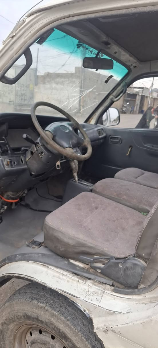 سلام عليكم كيا هايسة 1994 رقم بغداد مشروع وطني تحويل ثاني يوم مصفر غرامات بس هية باقي سنوية ماصاقطه 
بدون كشنات بس السايق والبصفة كاعية جديدة مسويهة
كيرمحرك ملكة 3000 سعر 38وبيها مجال مكاني بغداد مدينة الصدر الستفسار ***********
